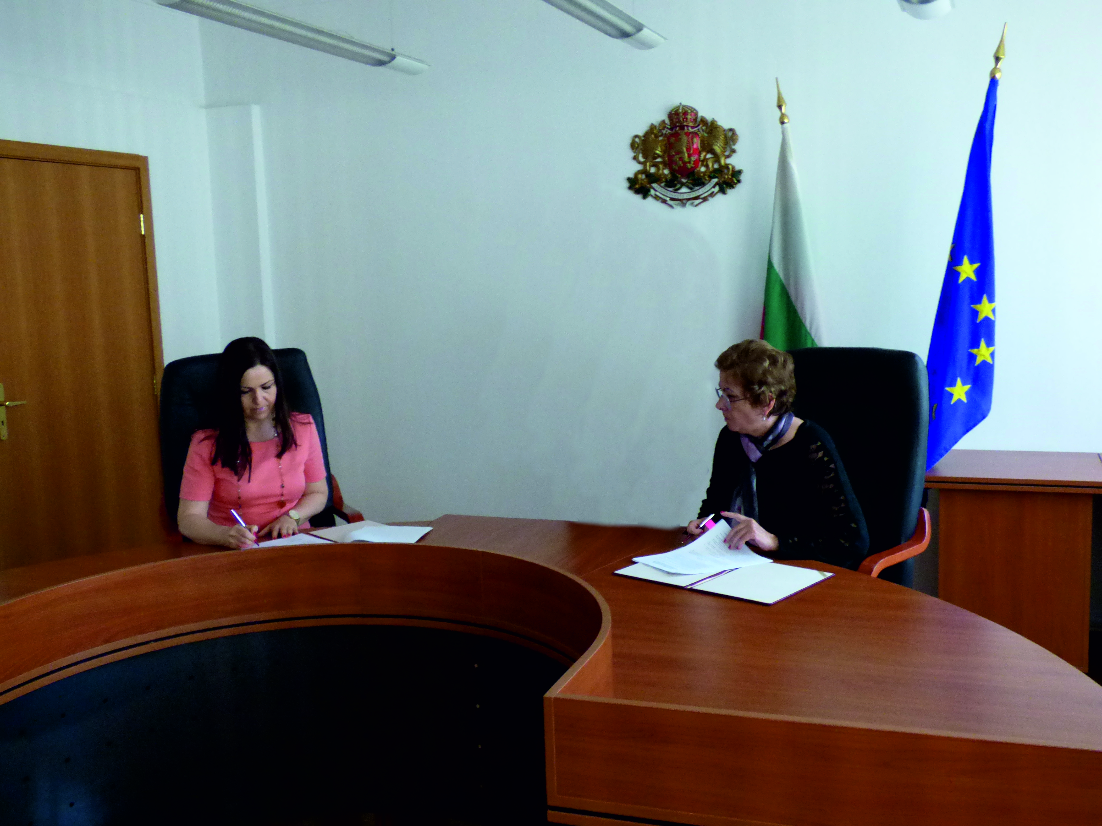 КЗК и АОП подписаха споразумение за сътрудничество