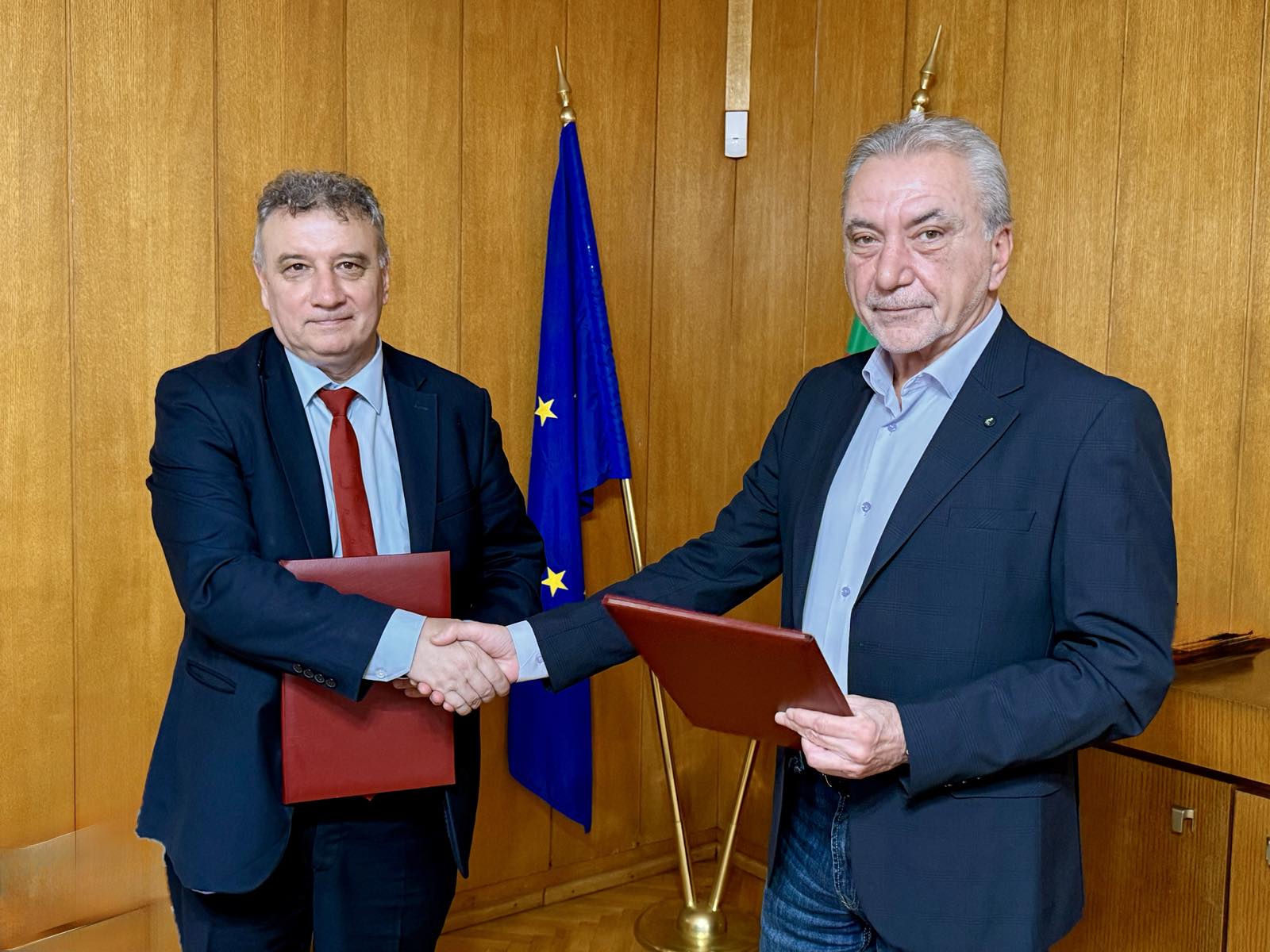 КЗК и УНСС подписаха споразумение за сътрудничество в областта на конкурентното право